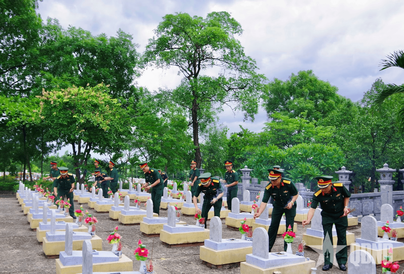 Cục Xe máy - Vận tải, Tổng cục Hậu cần – Kỹ thuật tri ân các Anh hùng liệt sĩ tại tỉnh Quảng Trị