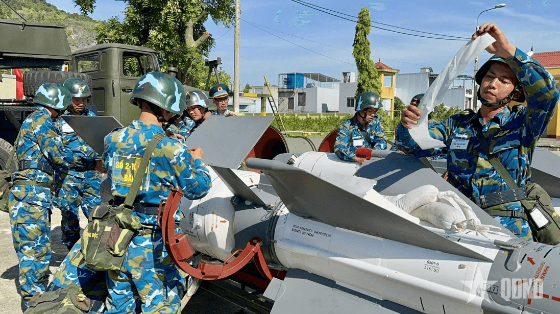 Rèn luyện phân đội kỹ thuật tên lửa phòng không sát thực tế chiến đấu