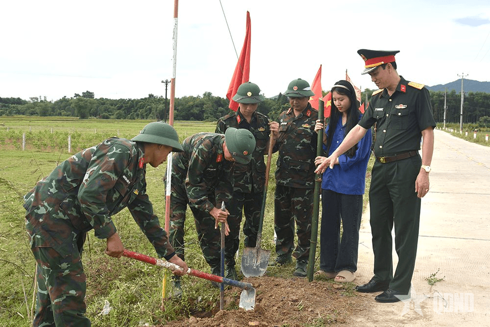 Cục Chính trị Quân khu 4 kiểm tra, động viên lực lượng làm công tác dân vận tại Hà Tĩnh