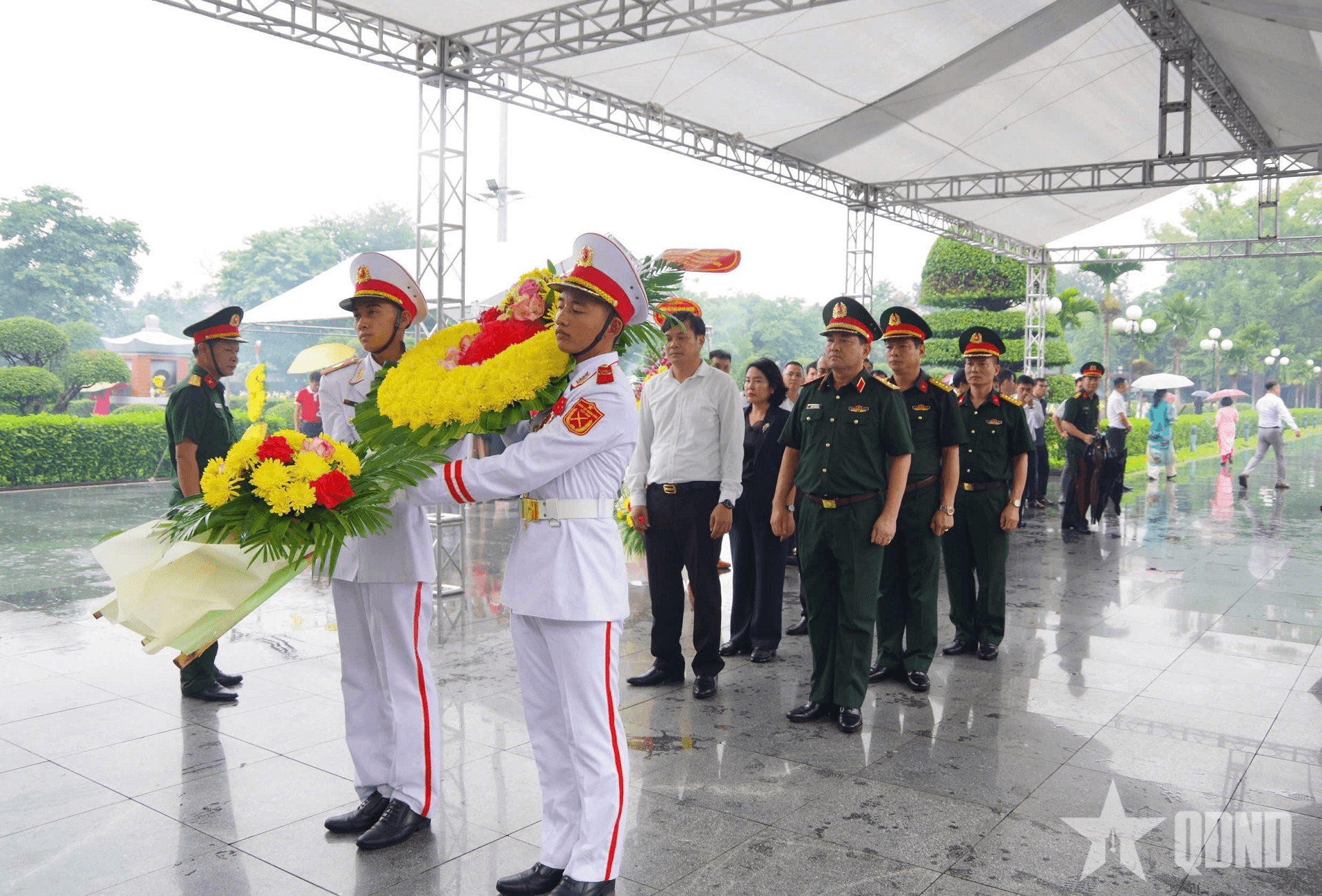 Thượng tướng Nguyễn Hồng Thái tri ân các anh hùng liệt sĩ tại Điện Biên