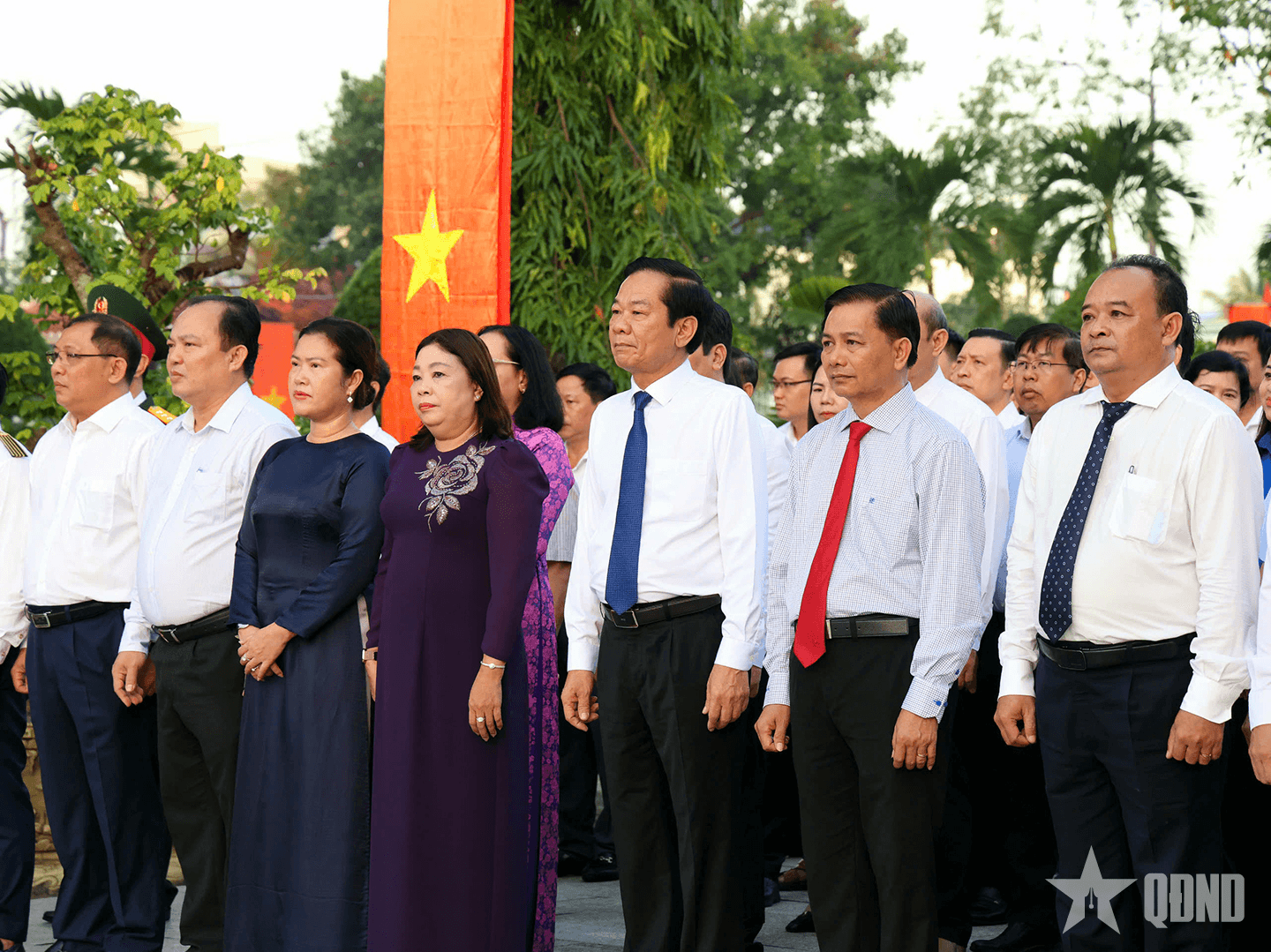 Lãnh đạo TP Cần Thơ dâng hương tưởng niệm các anh hùng liệt sĩ và thăm, tặng quà gia đình chính sách
