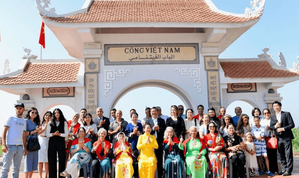 Phu nhân Chủ tịch Quốc hội thăm, tặng quà tại Làng Việt Nam tại Morocco