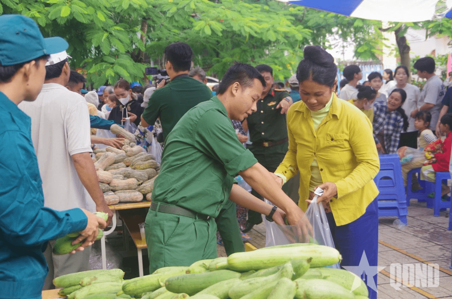 Trung đoàn 5, Sư đoàn 5 (Quân khu 7): "Phiên chợ nghĩa tình, san sẻ yêu thương"