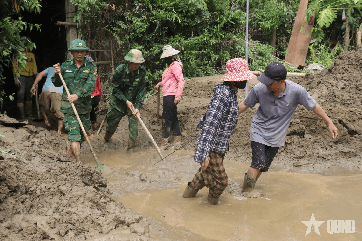 Hãy chia sẻ với nhân dân vùng lũ Nghệ An theo cách thiết thực nhất