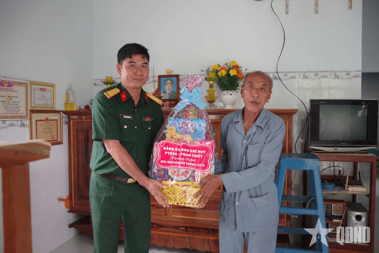 LLVT tỉnh Lâm Đồng thăm, tặng quà các gia đình chính sách