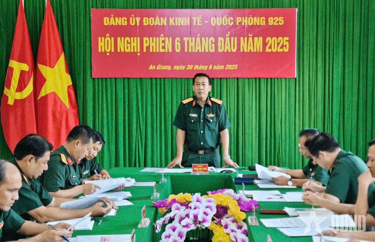 Đoàn Kinh tế-Quốc phòng 925: Gác việc riêng, tập trung xây dựng biển, đảo
