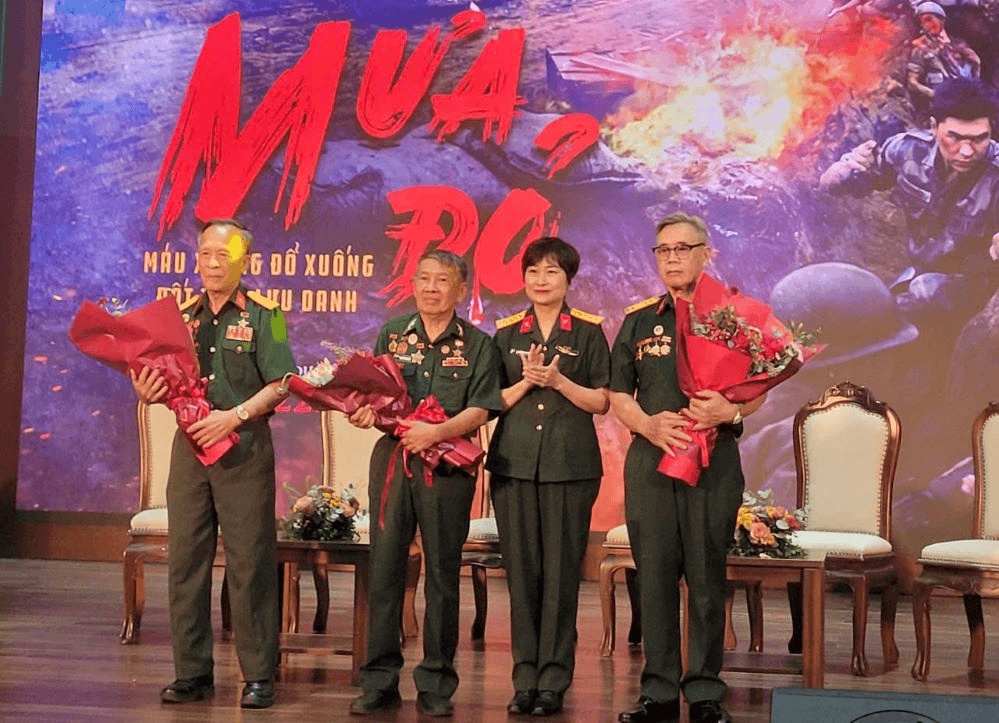 Những câu chuyện xúc động phía sau phim “Mưa đỏ”