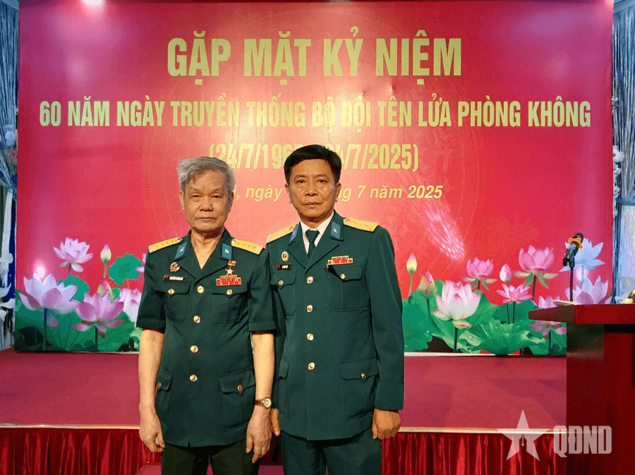 Một tên lửa diệt 2 máy bay địch