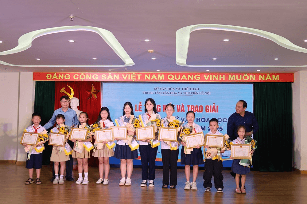 Trao giải cuộc thi Đại sứ văn hóa đọc của TP Hà Nội