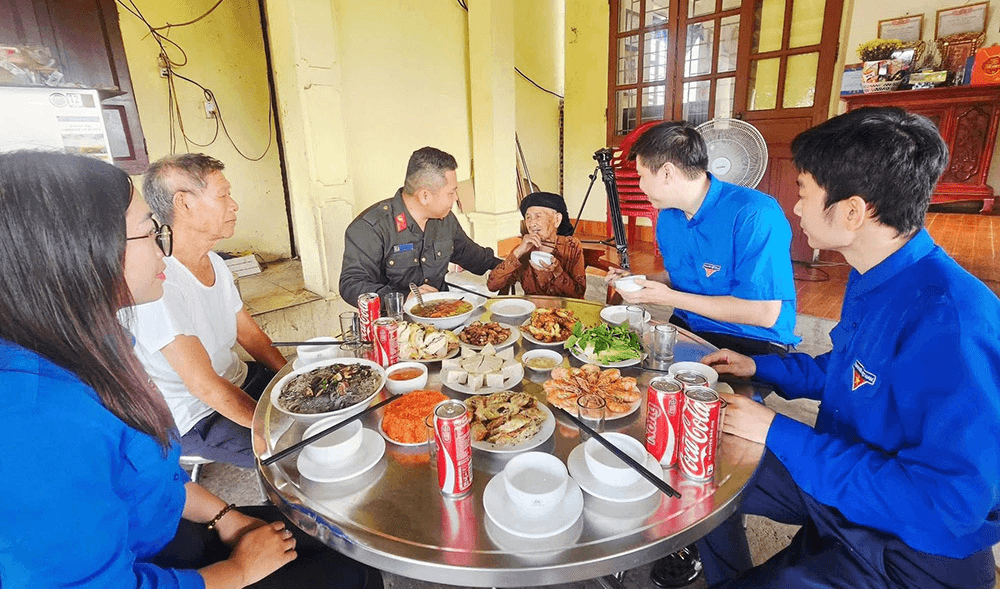Ấm áp “Bữa cơm sum vầy”