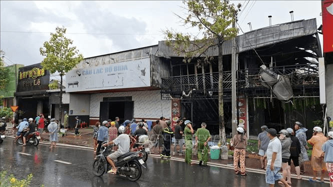 Hỏa hoạn thiêu rụi một cơ sở kinh doanh, 3 nhà liền kề bị ảnh hưởng