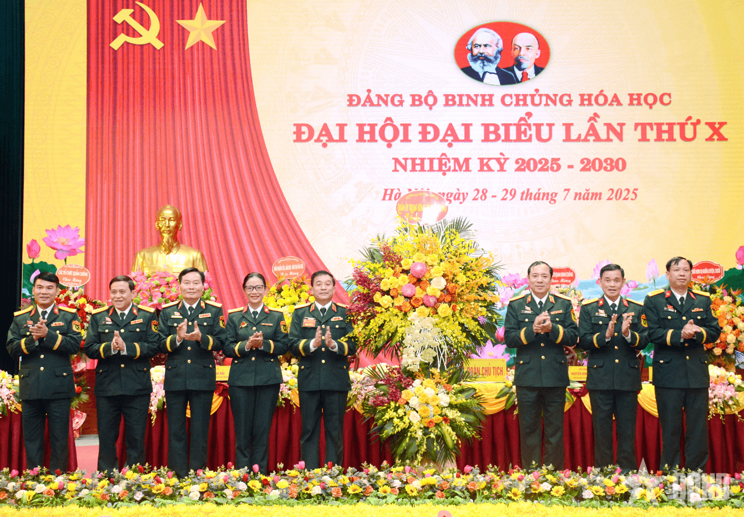 Trung tướng Trương Thiên Tô dự, chỉ đạo Đại hội đại biểu Đảng bộ Binh chủng Hóa học lần thứ X