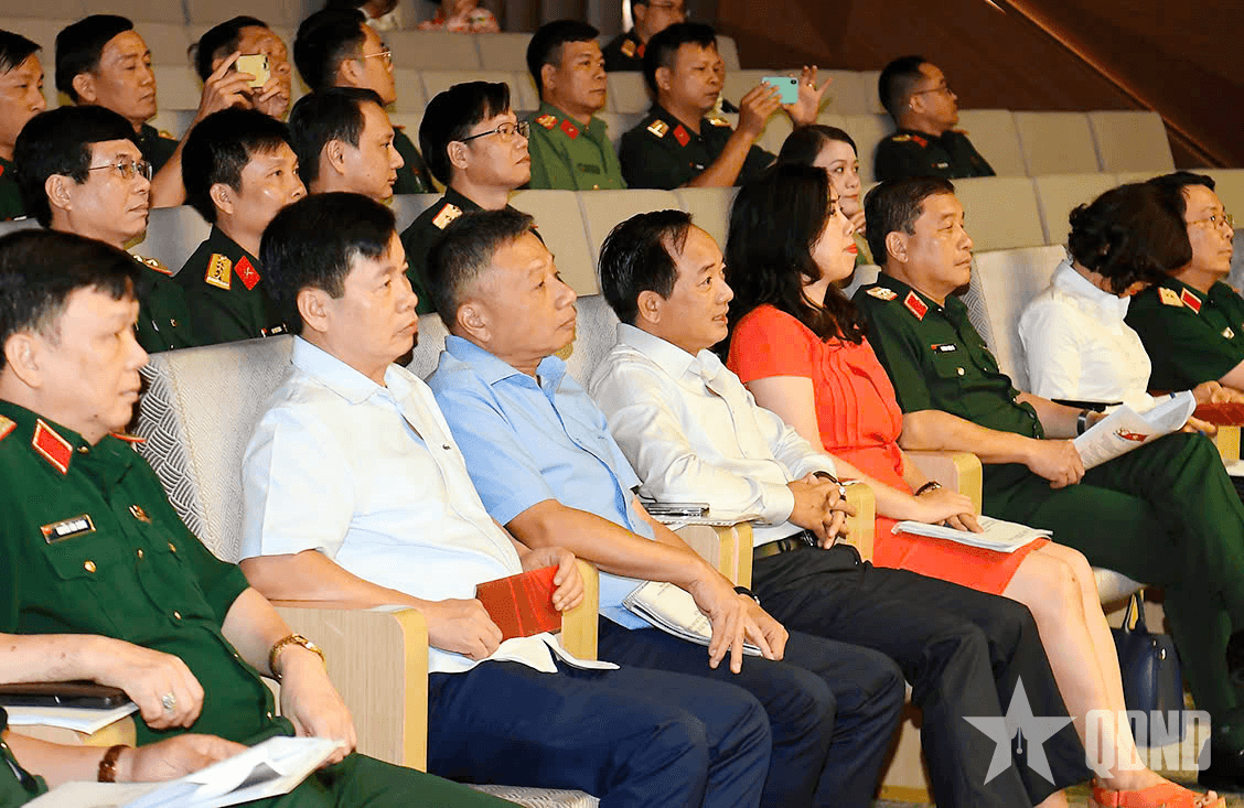 Đại tướng Trịnh Văn Quyết tổng duyệt Chương trình nghệ thuật “80 năm - Bản trường ca vang mãi”