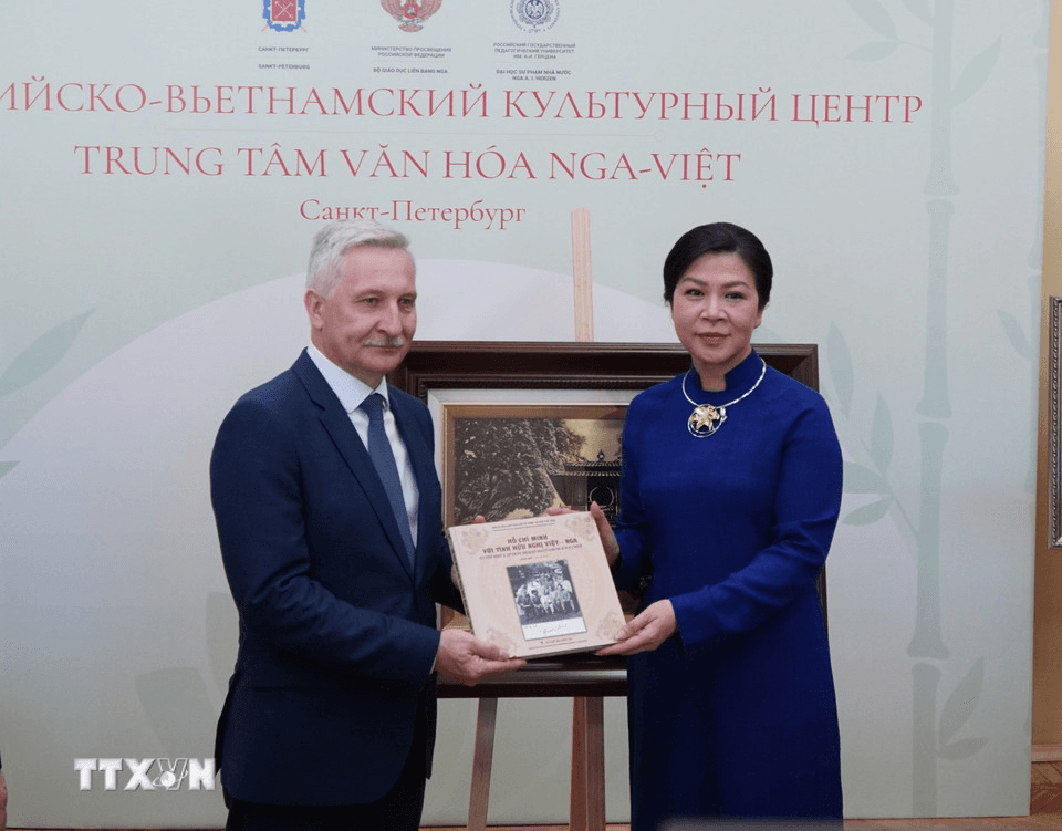 Khai trương Trung tâm Văn hóa Nga-Việt tại Saint-Petersburg