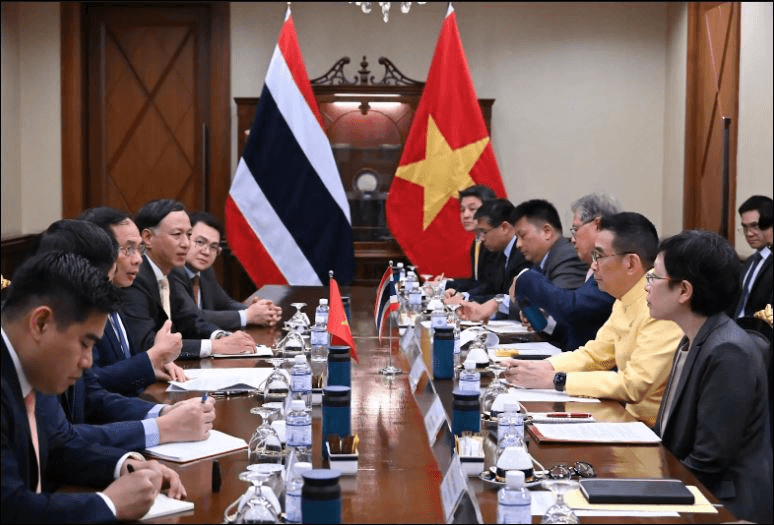 Phó thủ tướng, Bộ trưởng Bộ Ngoại giao Bùi Thanh Sơn gặp Bộ trưởng Bộ Ngoại giao Thái Lan