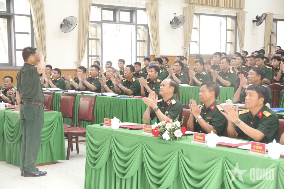 Binh chủng Đặc công tổ chức Hội nghị đối thoại dân chủ tại Lữ đoàn Đặc công bộ 113