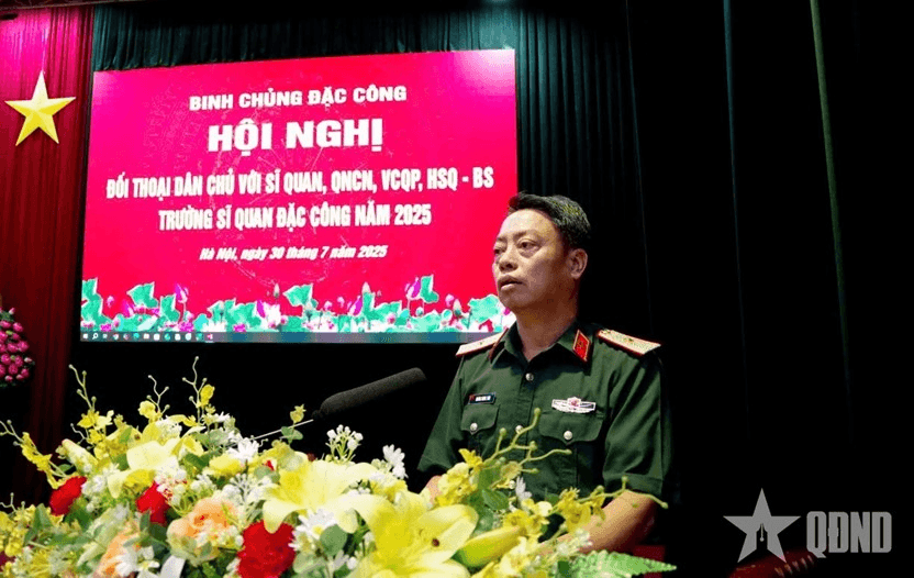 Binh chủng Đặc công tổ chức đối thoại dân chủ