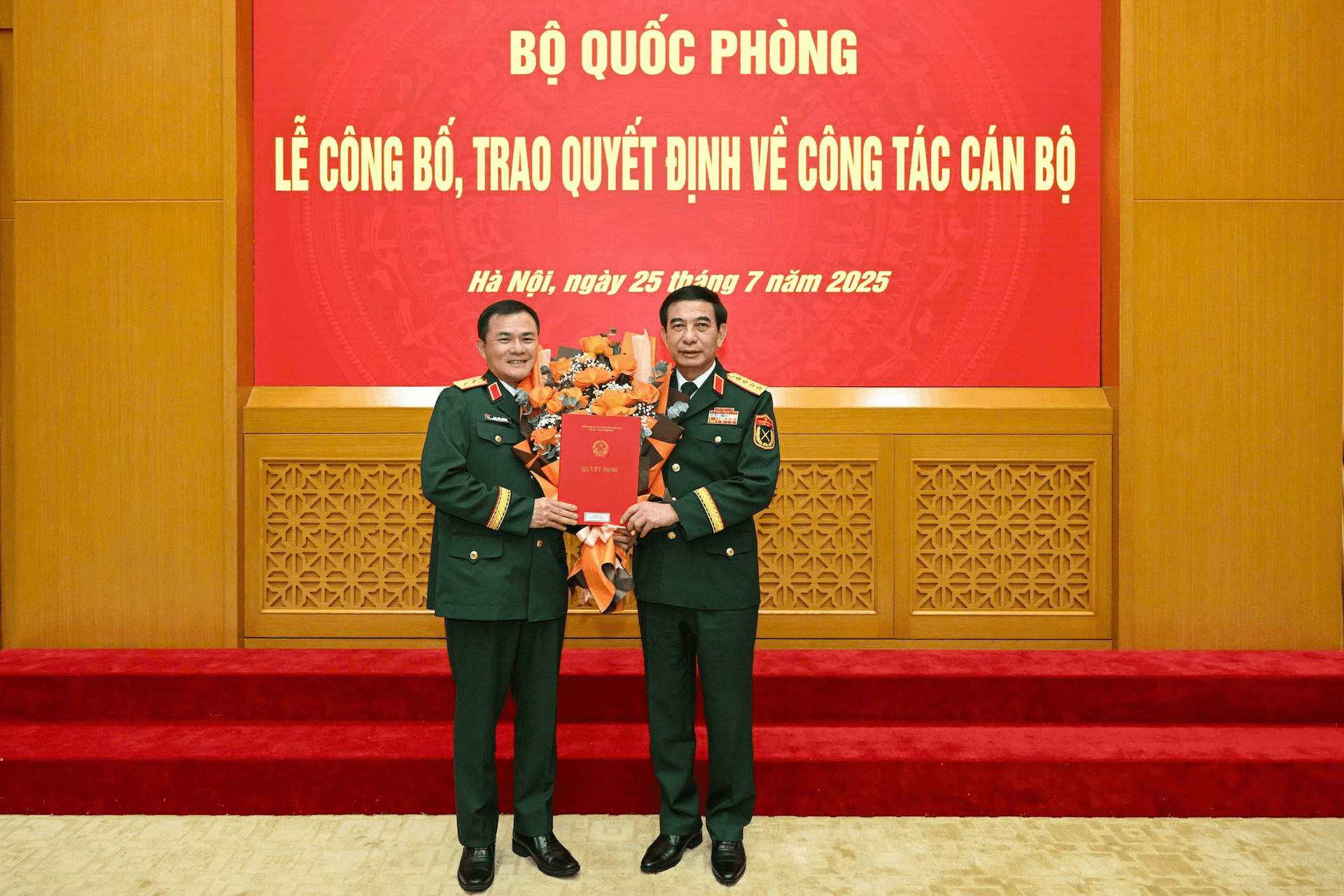Chủ tịch Tập đoàn Viettel Tào Đức Thắng được thăng quân hàm Trung tướng