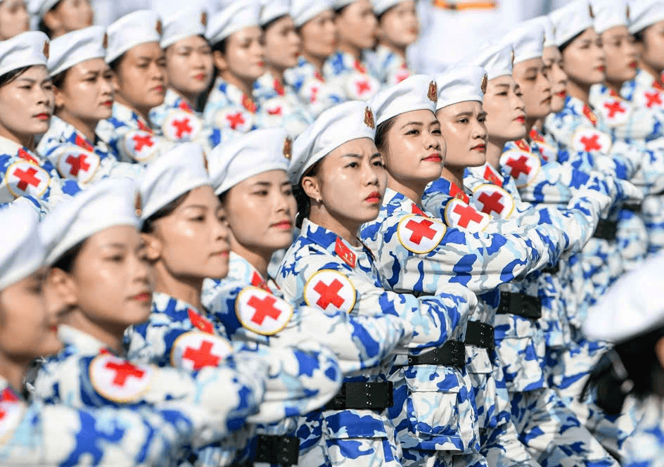 Trang phục mới sẵn sàng cho đại lễ