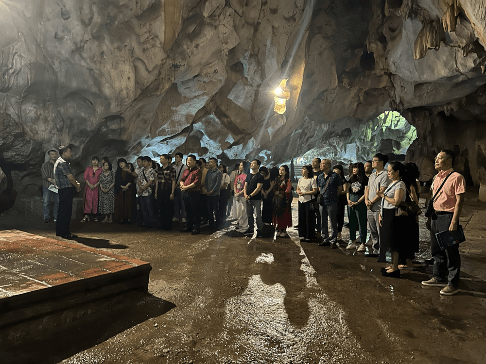 Động Long Tiên in bóng hình Bác