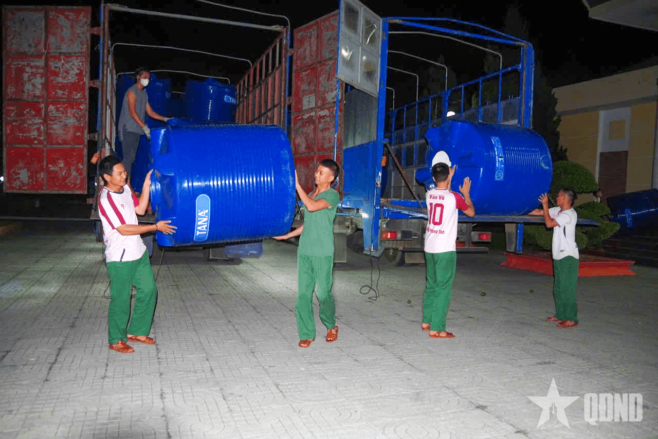 Tiếp nhận 70 bồn nước tặng đồng bào biên giới tỉnh Lai Châu