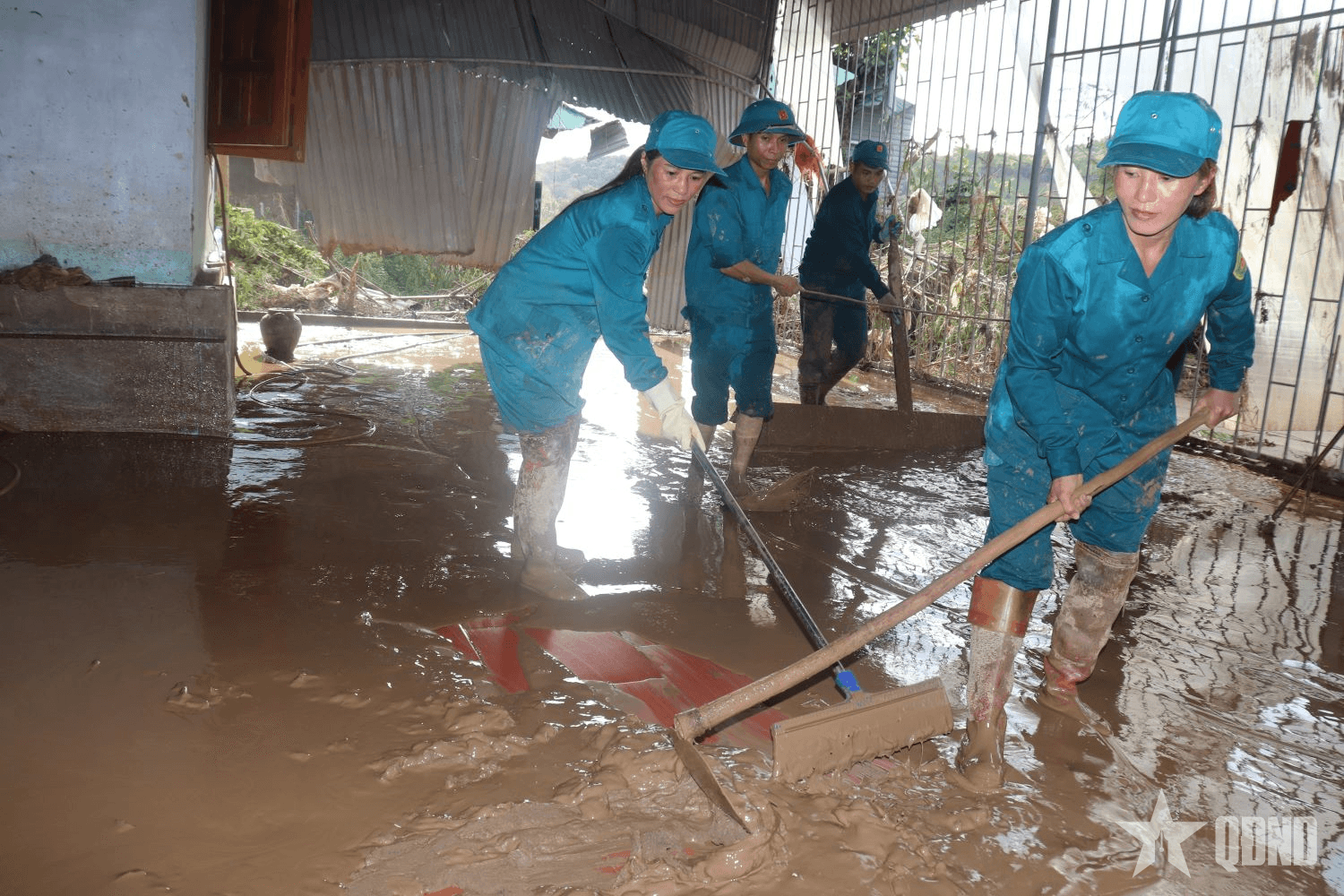 Bóng hồng kiên cường nơi “rốn lũ”