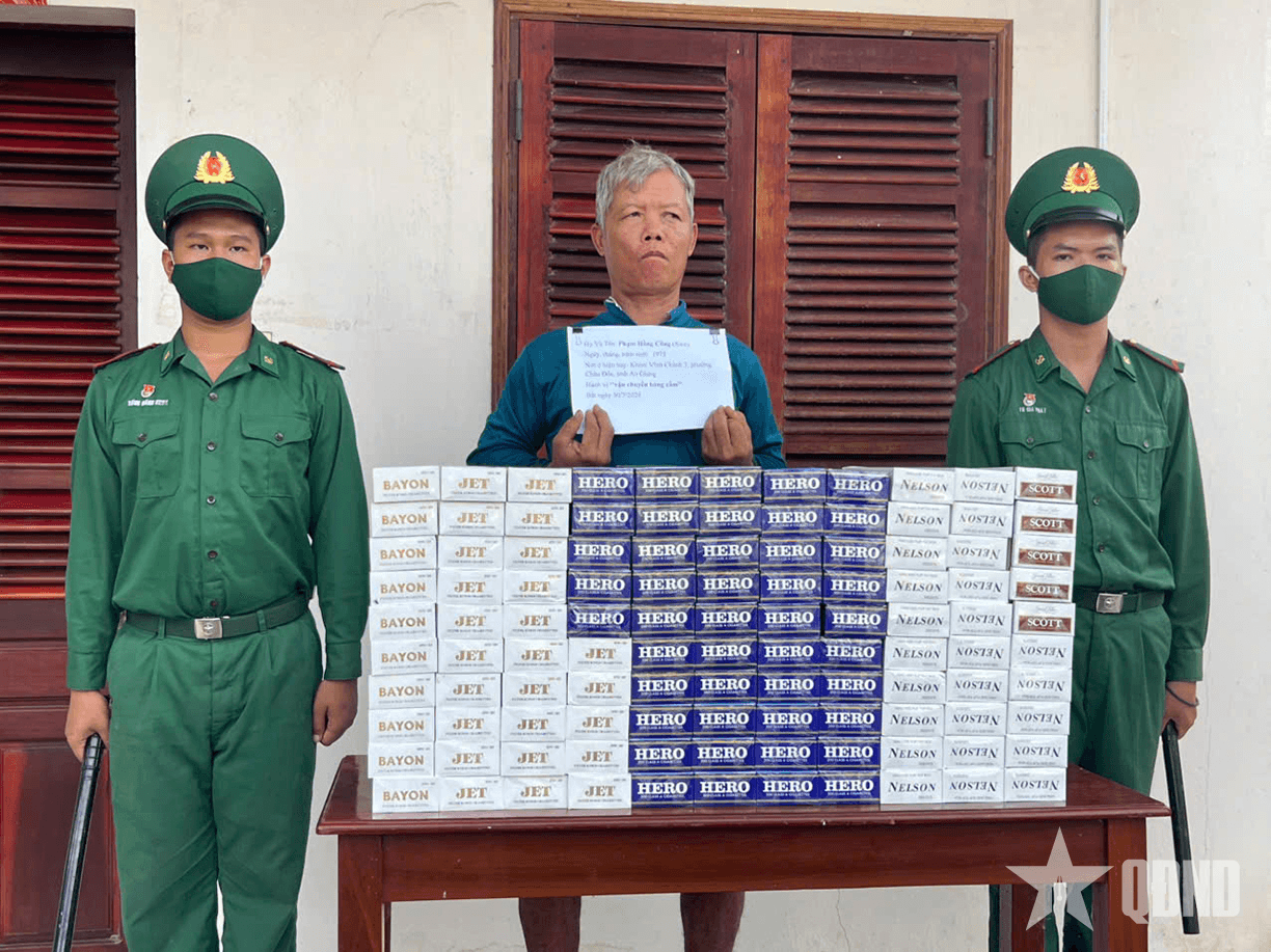 Ban chỉ huy Bộ đội Biên phòng tỉnh An Giang bắt vụ buôn lậu hơn 1.000 gói thuốc lá