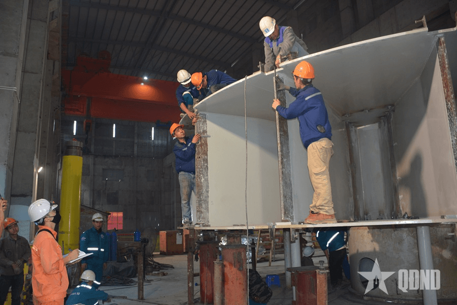 Sôi động trên công trường thủy điện Hòa Bình