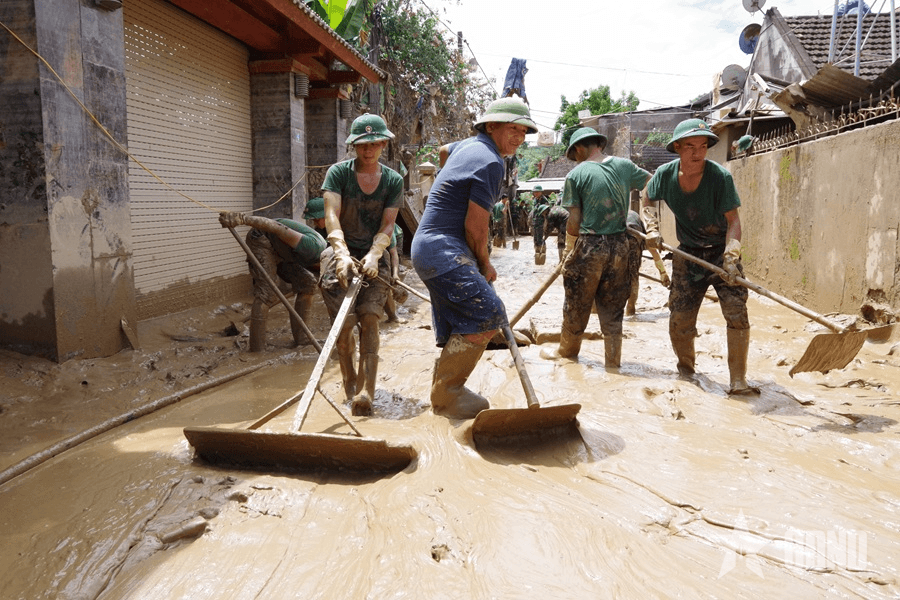 Dốc sức thông đường, dọn nhà