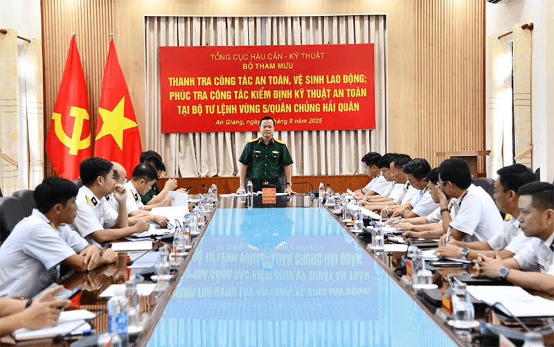 Tổng cục Hậu cần - Kỹ thuật thanh tra, phúc tra công tác an toàn, vệ sinh lao động tại Vùng 5 Hải quân