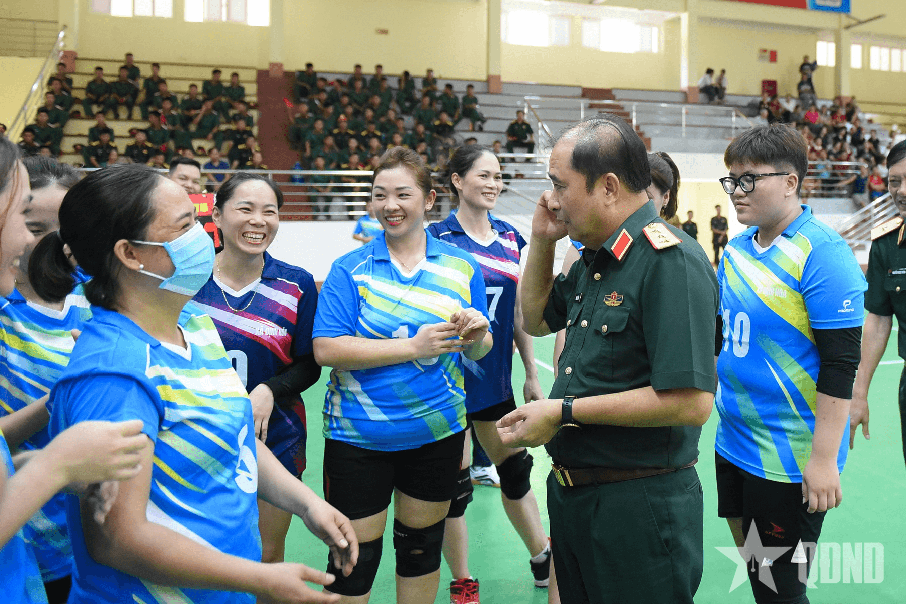 Thượng tướng Phùng Sĩ Tấn dự giao lưu thể thao tại Thái Nguyên