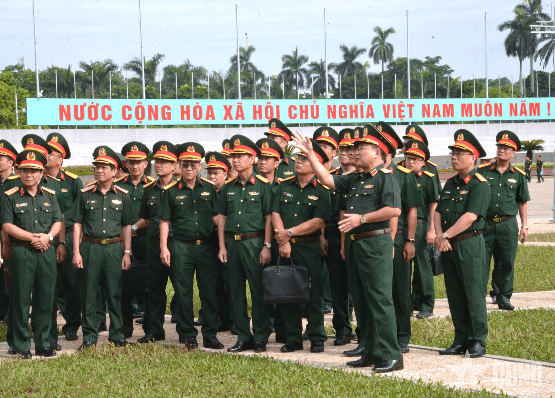 Thượng tướng Hoàng Xuân Chiến kiểm tra, làm việc với Bộ tư lệnh Lăng Chủ tịch Hồ Chí Minh