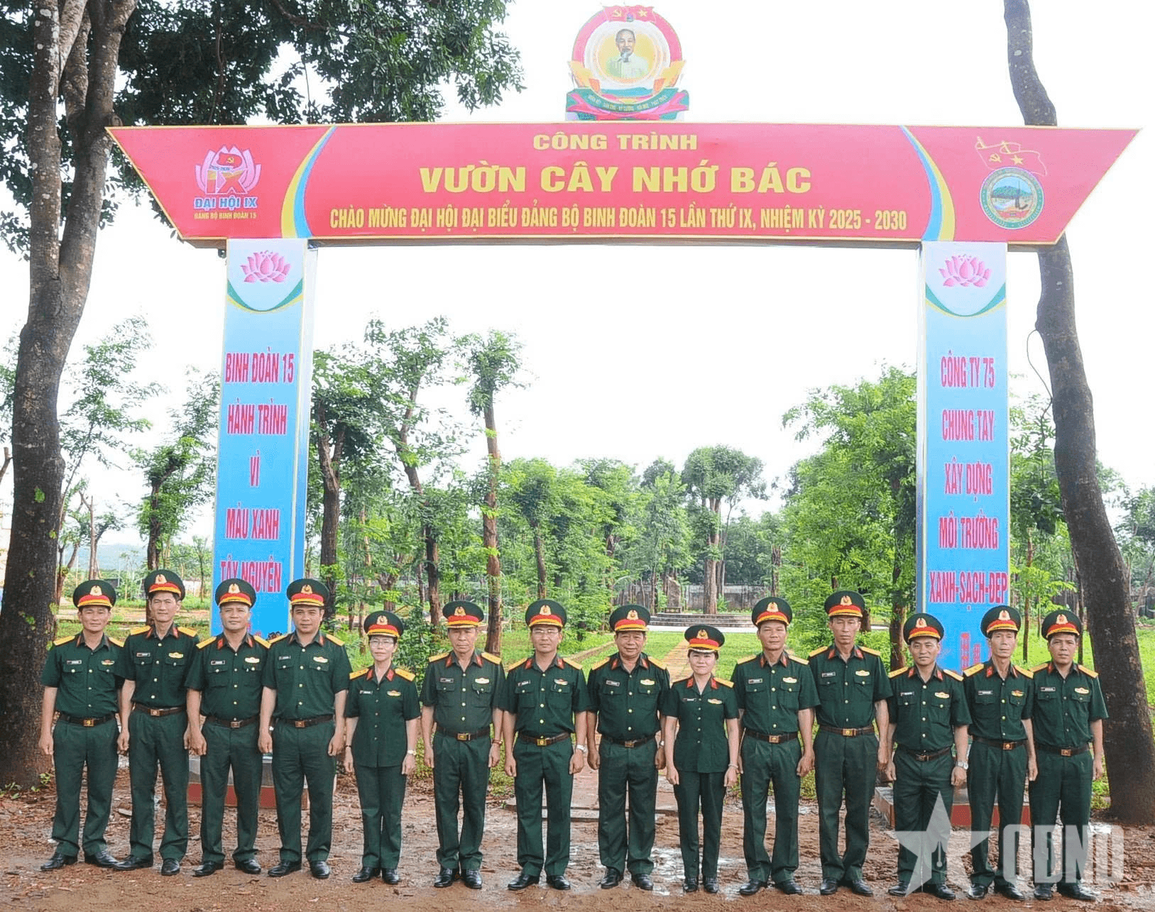 Chi nhánh Công ty 75 (Binh đoàn 15): Xây dựng công trình “Vườn cây nhớ Bác” và tặng quà công nhân lao động