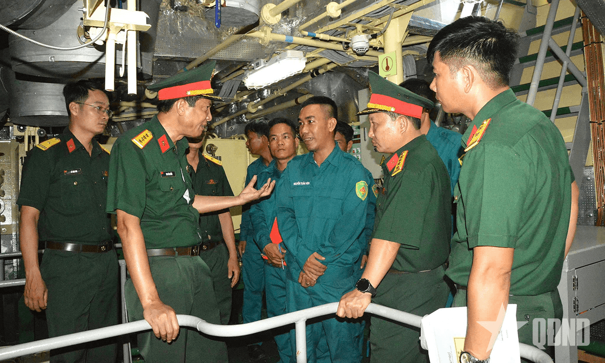 Cục Kỹ thuật quân, binh chủng tổ chức tập huấn cứu sinh trên tàu và kiểm tra công tác kỹ thuật tàu thuyền đối với Quân khu 5