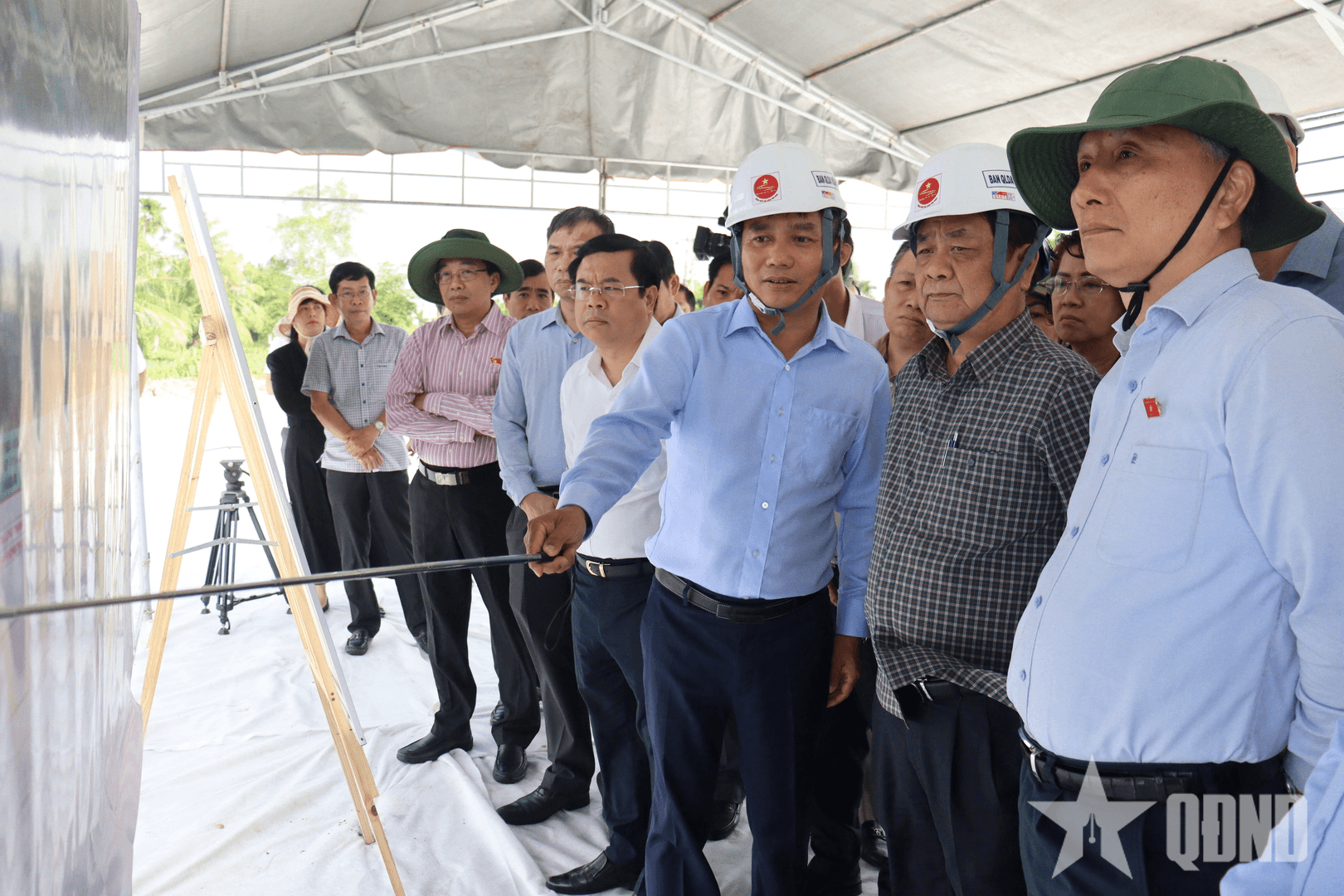 Phó chủ tịch Quốc hội Lê Minh Hoan khảo sát dự án đường Hồ Chí Minh tại An Giang