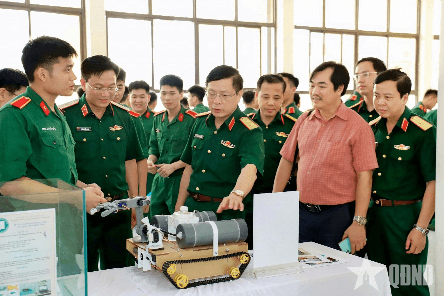 Lãnh đạo toàn diện, khẳng định vị thế, uy tín nhà trường hàng đầu về khoa học kỹ thuật quân sự