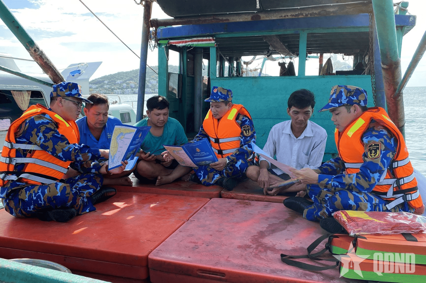 Một số vướng mắc của Luật Quân nhân chuyên nghiệp, công nhân và viên chức quốc phòng năm 2015
