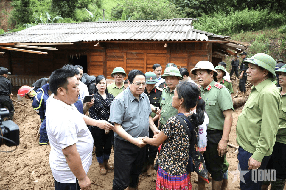 Thủ tướng Phạm Minh Chính thăm, động viên người dân xã Xa Dung (Điện Biên)