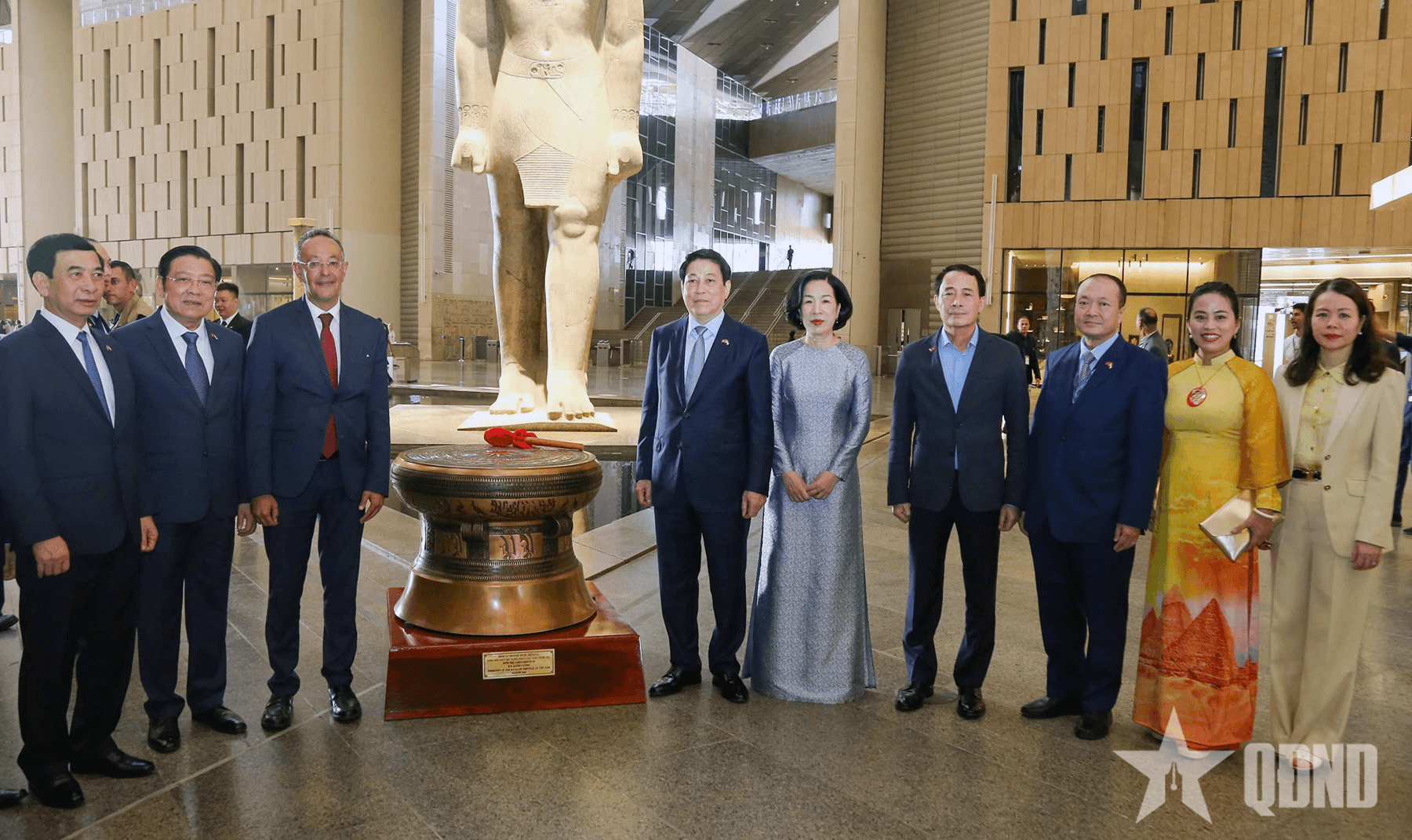 Chủ tịch nước Lương Cường và phu nhân thăm Đại Bảo tàng Ai Cập