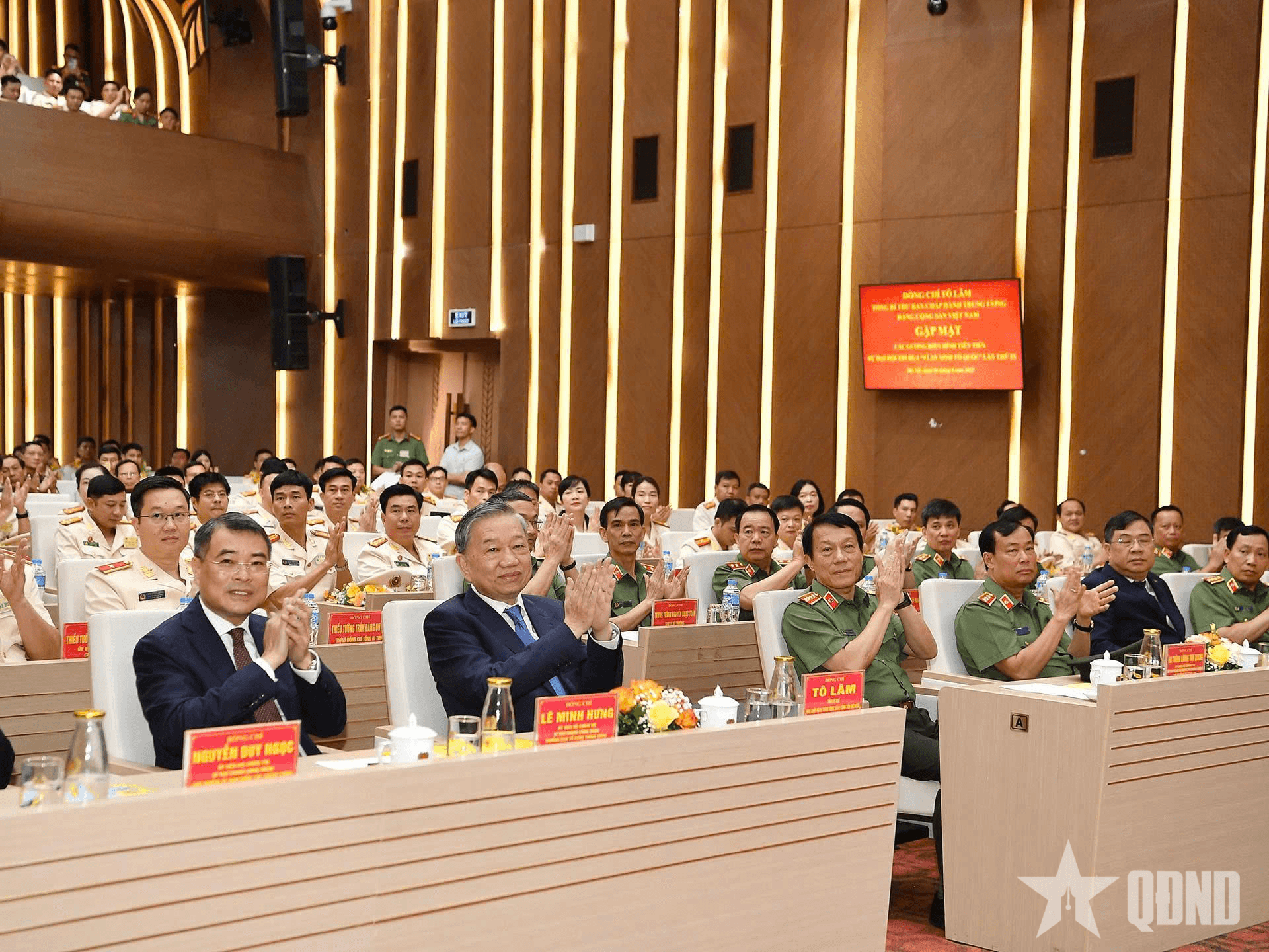 Tổng Bí thư Tô Lâm gặp mặt các gương điển hình dự Đại hội Thi đua “Vì an ninh Tổ quốc” lần thứ IX