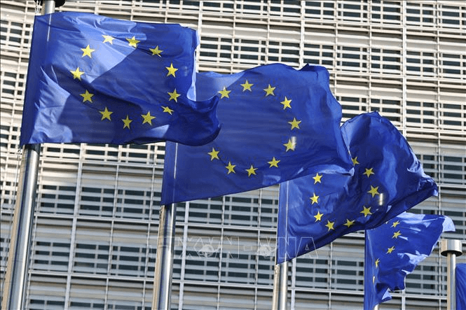 EU tạm đình chỉ 6 tháng các biện pháp đáp trả thuế quan Mỹ