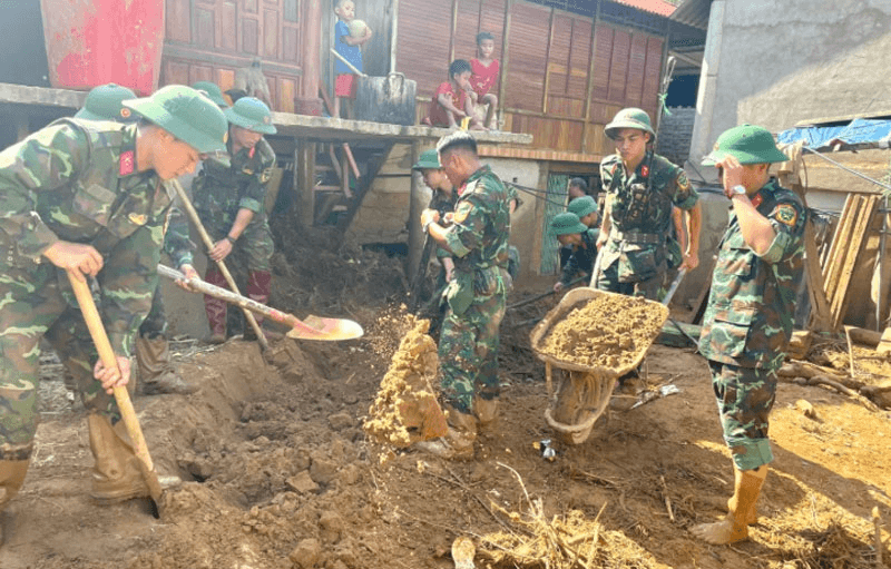 Nỗ lực giúp nhân dân vùng lũ Điện Biên