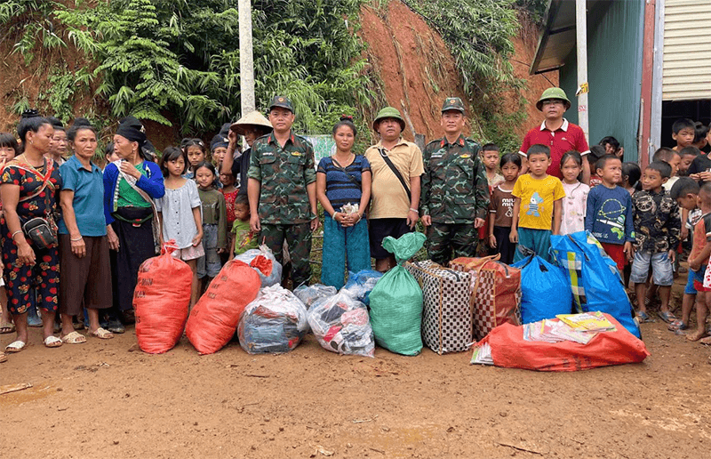 Giúp dân không quản ngày đêm