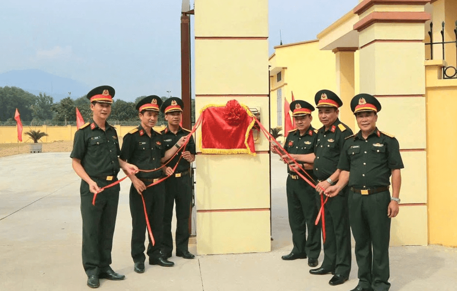 Binh chủng Tăng thiết giáp: Gắn biển công trình chào mừng Đại hội Đảng bộ lần thứ XII