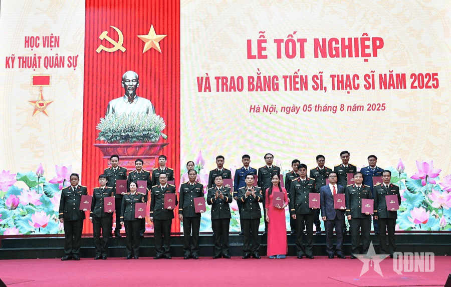 Học viện Kỹ thuật Quân sự tổ chức tốt nghiệp và trao bằng tiến sĩ, thạc sĩ