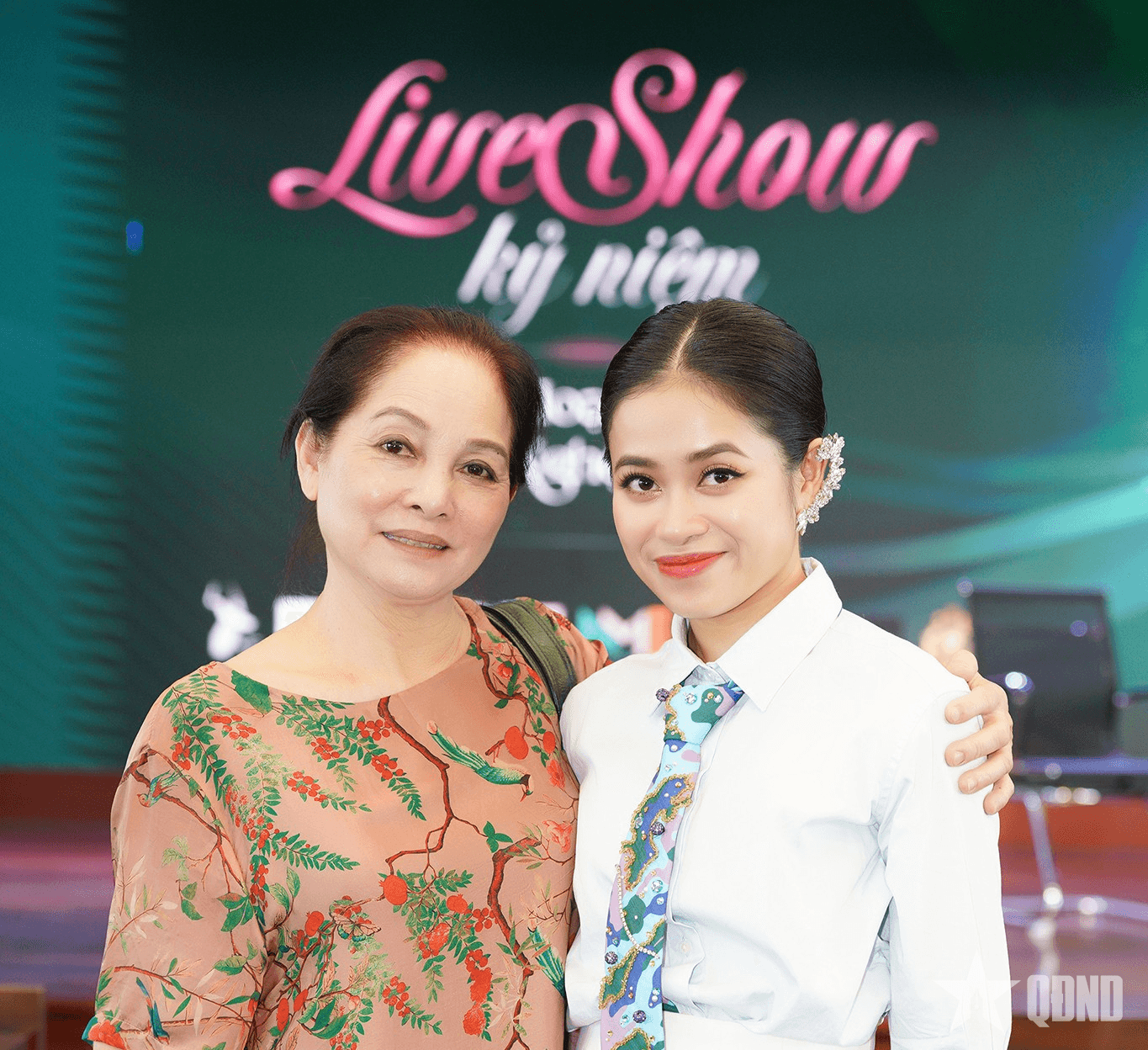 Quán quân Sao Mai Hoàng Hồng Ngọc làm liveshow sau 15 năm ca hát