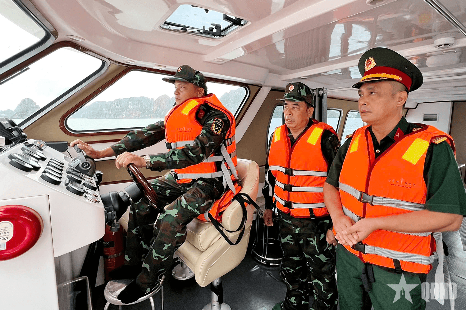 Bộ CHQS tỉnh Quảng Ninh sẵn sàng tham gia tìm kiếm cứu hộ, cứu nạn trên Vịnh Hạ Long
