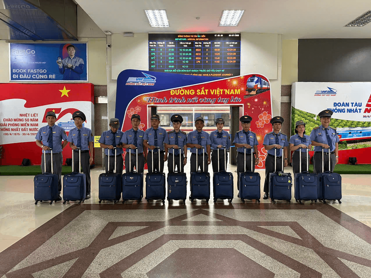 Nhân viên đường sắt trả lại tài sản bỏ quên cho hành khách