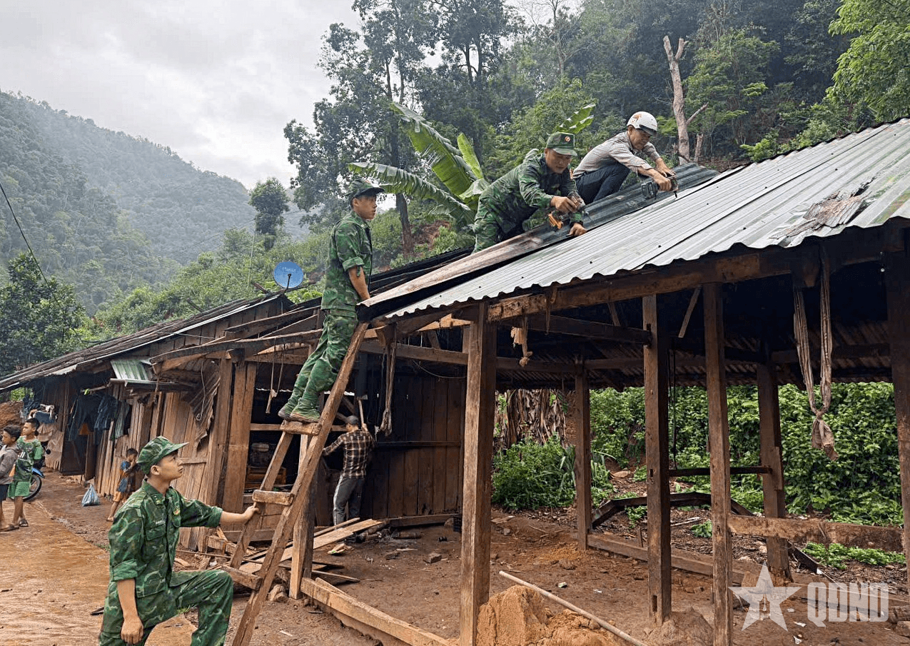 Sát cánh cùng đồng bào​ La Hủ nơi biên cương Tổ quốc