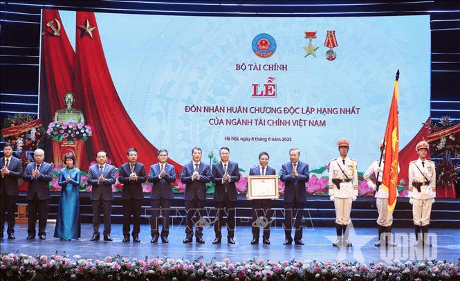 Tổng Bí thư Tô Lâm và Thủ tướng Phạm Minh Chính dự Lễ kỷ niệm 80 năm Ngày truyền thống ngành Tài chính